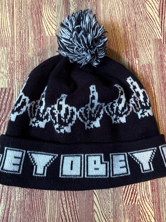 Obey Accessories - Obey Middle finger Black & white Pom Beanie